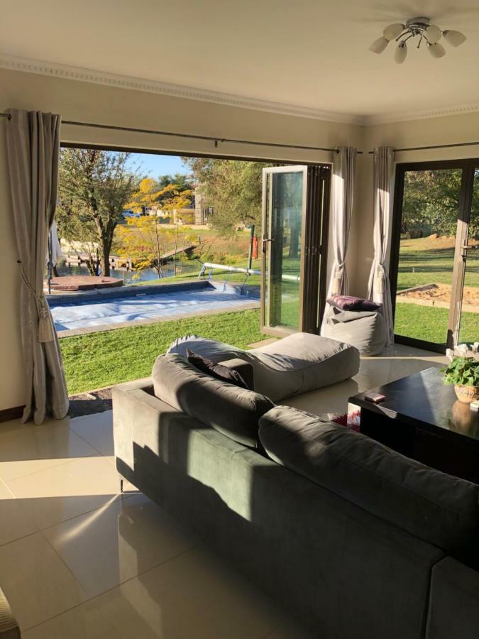 Rivendell Hotel Hartbeespoort Luaran gambar