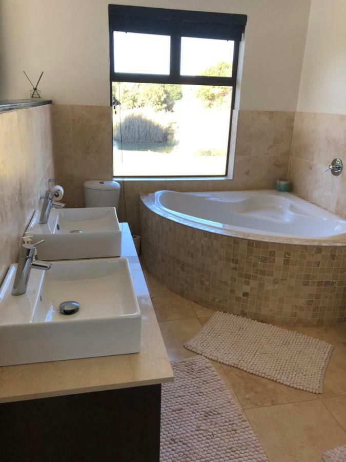 Rivendell Hotel Hartbeespoort Luaran gambar
